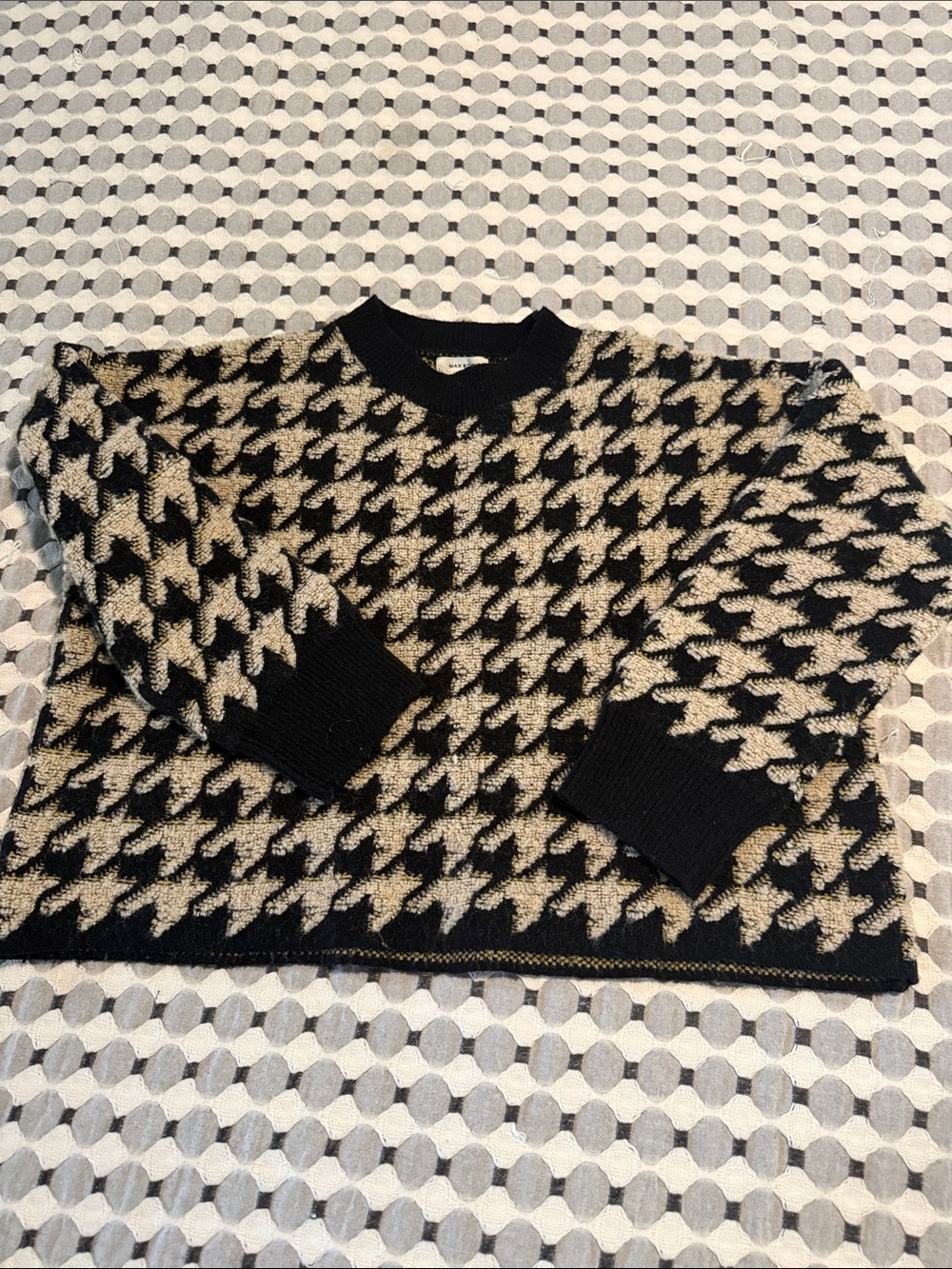 Max Studio Black and Cream Houndstooth Crewneck Sweater